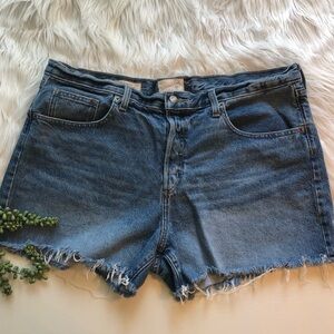 Universal Thread Mid Rise 90s Baggy Denim Shorts | Size 16